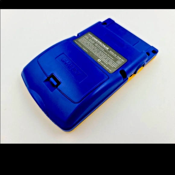 Gameboy Color Pikachu Edition - Picture 5 of 8